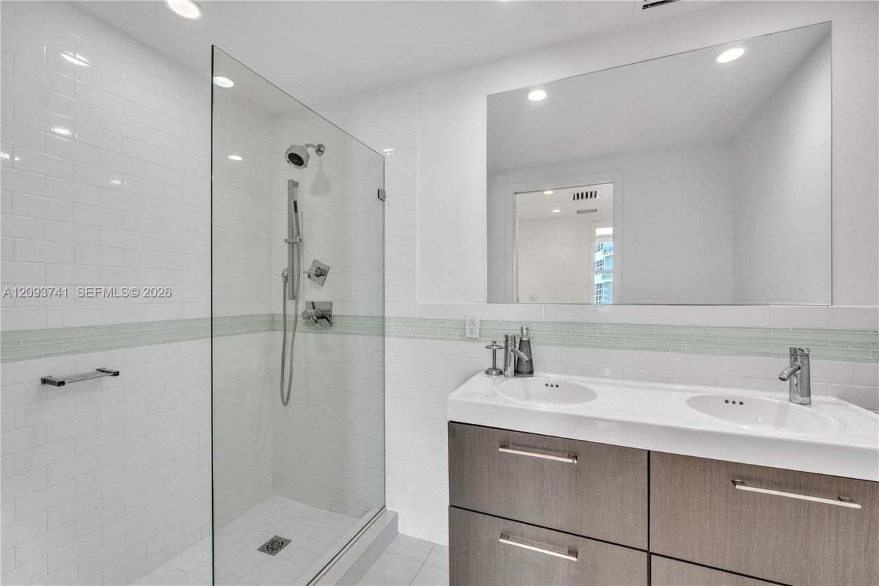 5055 Collins Ave , Unit 7A, Miami Beach, FL 33140 Photo