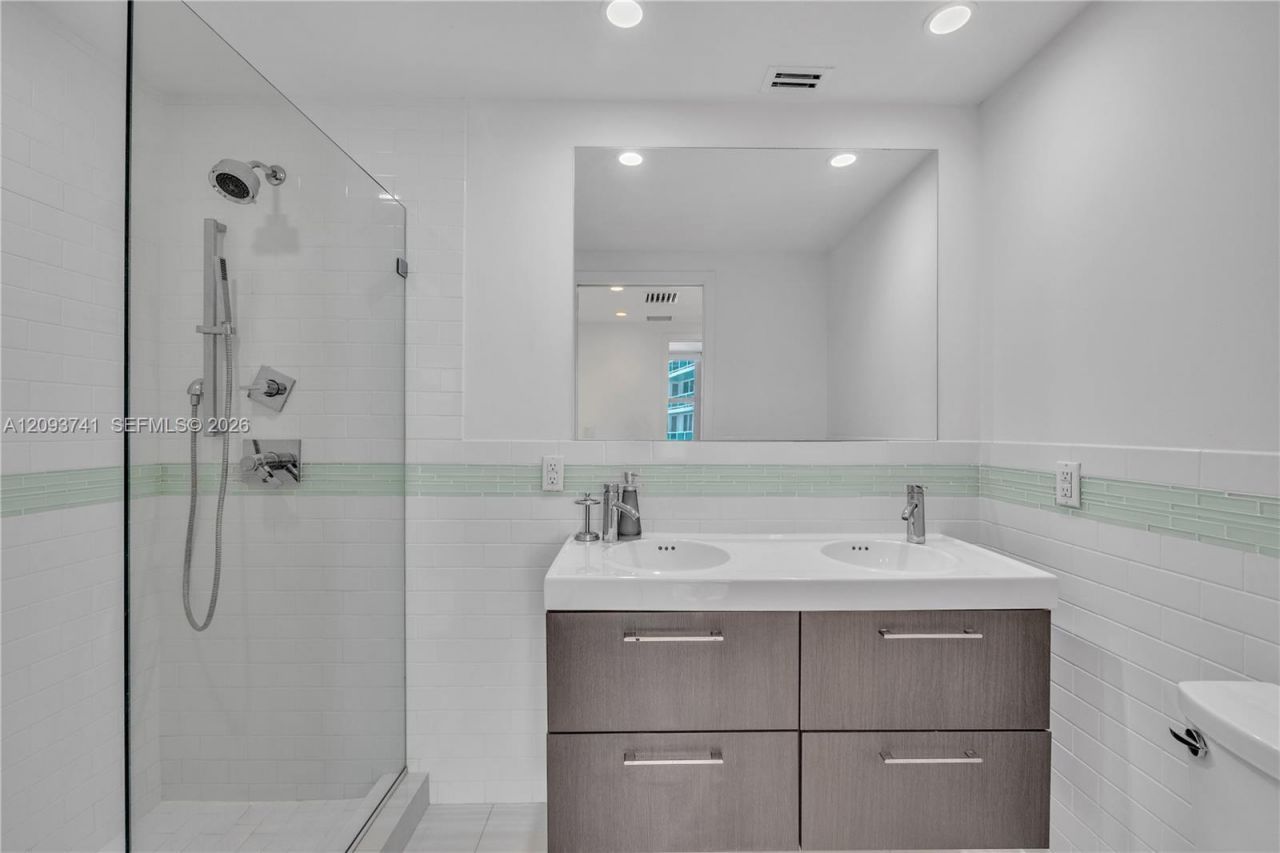 5055 Collins Ave , Unit 7A, Miami Beach, FL 33140 Photo