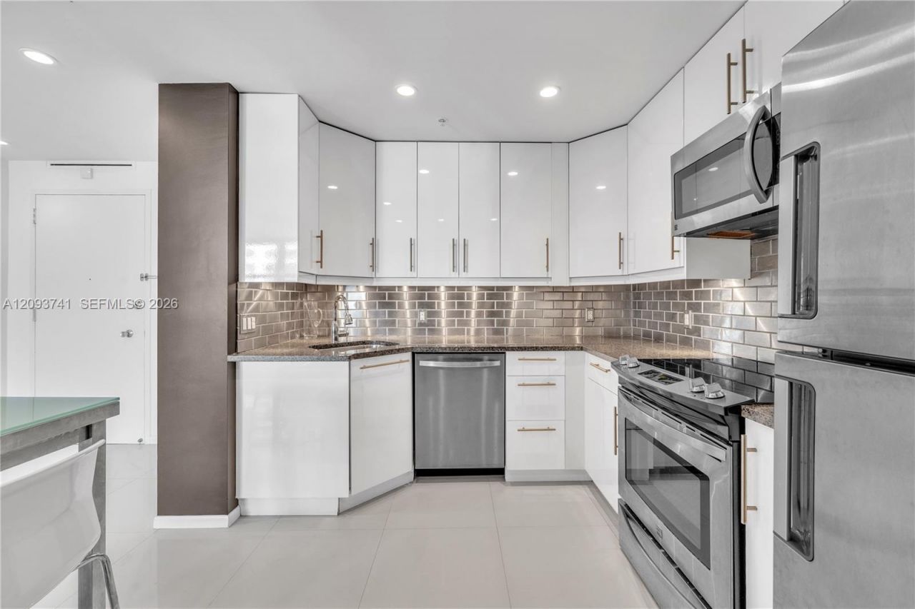 5055 Collins Ave , Unit 7A, Miami Beach, FL 33140 Photo