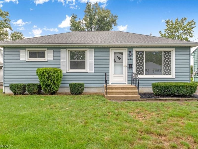 324 Lynn Drive, Cuyahoga Falls, OH 44221 Photo 1