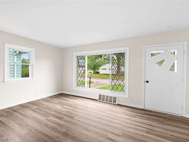 324 Lynn Drive, Cuyahoga Falls, OH 44221 Photo 3