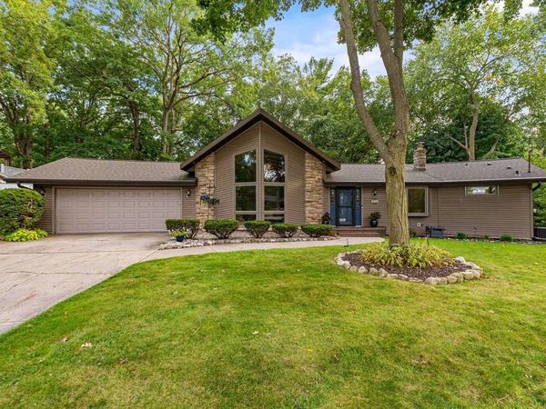 3046 BAY VIEW DRIVE, Green Bay, WI 54311