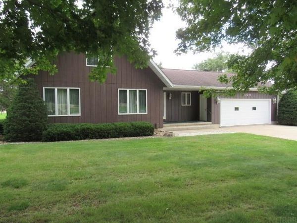 108 College St NE , Hopkinton, IA 52237