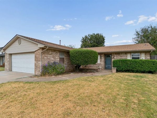 1353 W Cedarbrook Lane, Moore, OK 73170