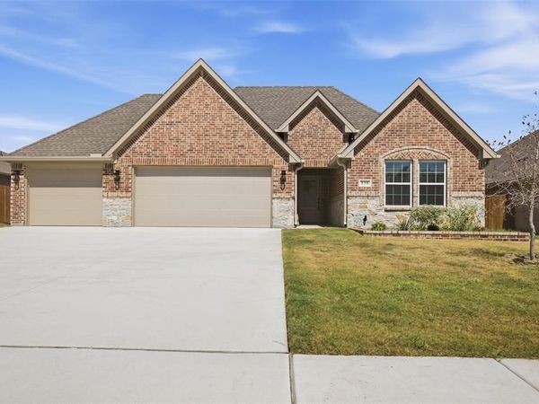 135 Trevor Lane , Greenville, TX 75402