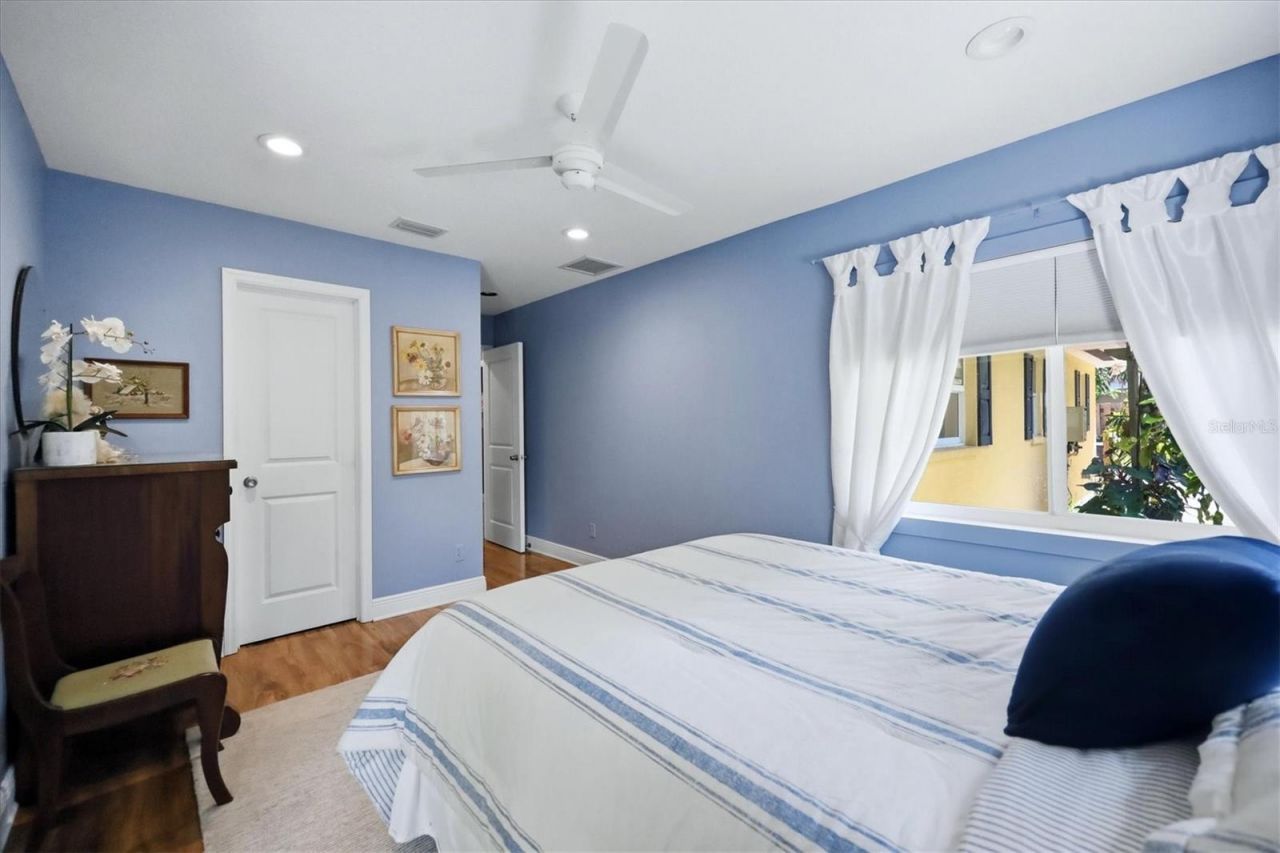 942 Virginia Drive, Sarasota, FL 34234 Photo