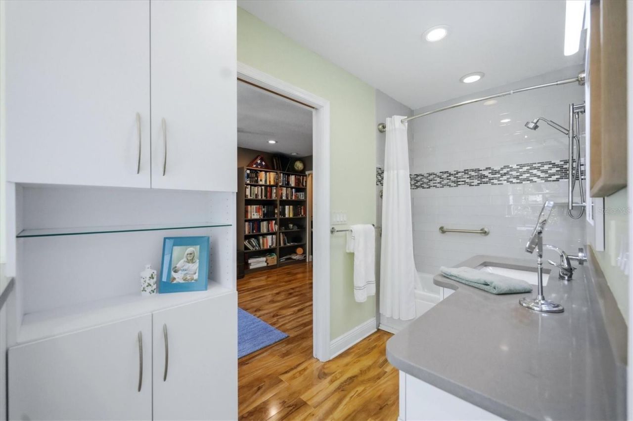 942 Virginia Drive, Sarasota, FL 34234 Photo