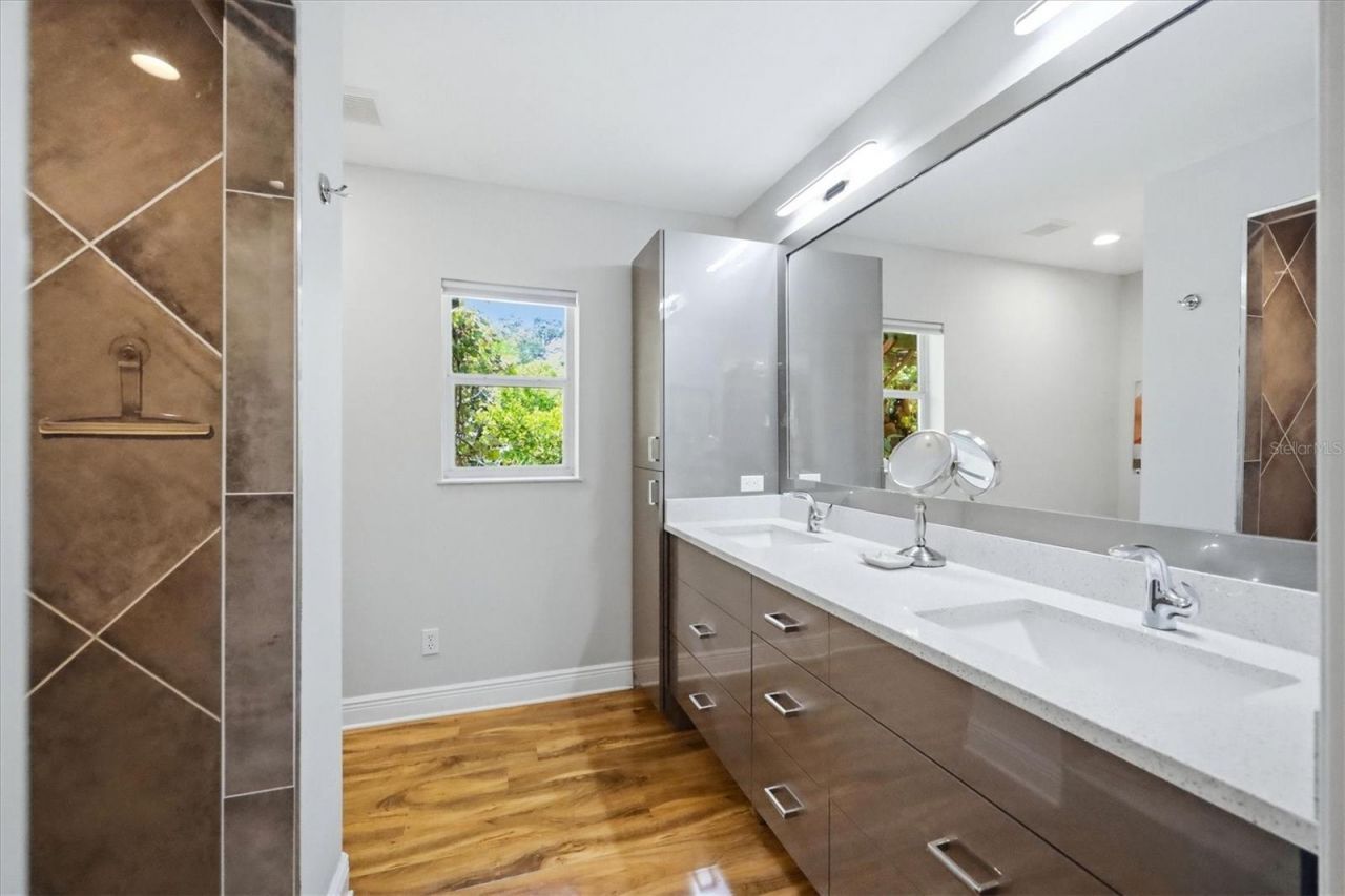 942 Virginia Drive, Sarasota, FL 34234 Photo