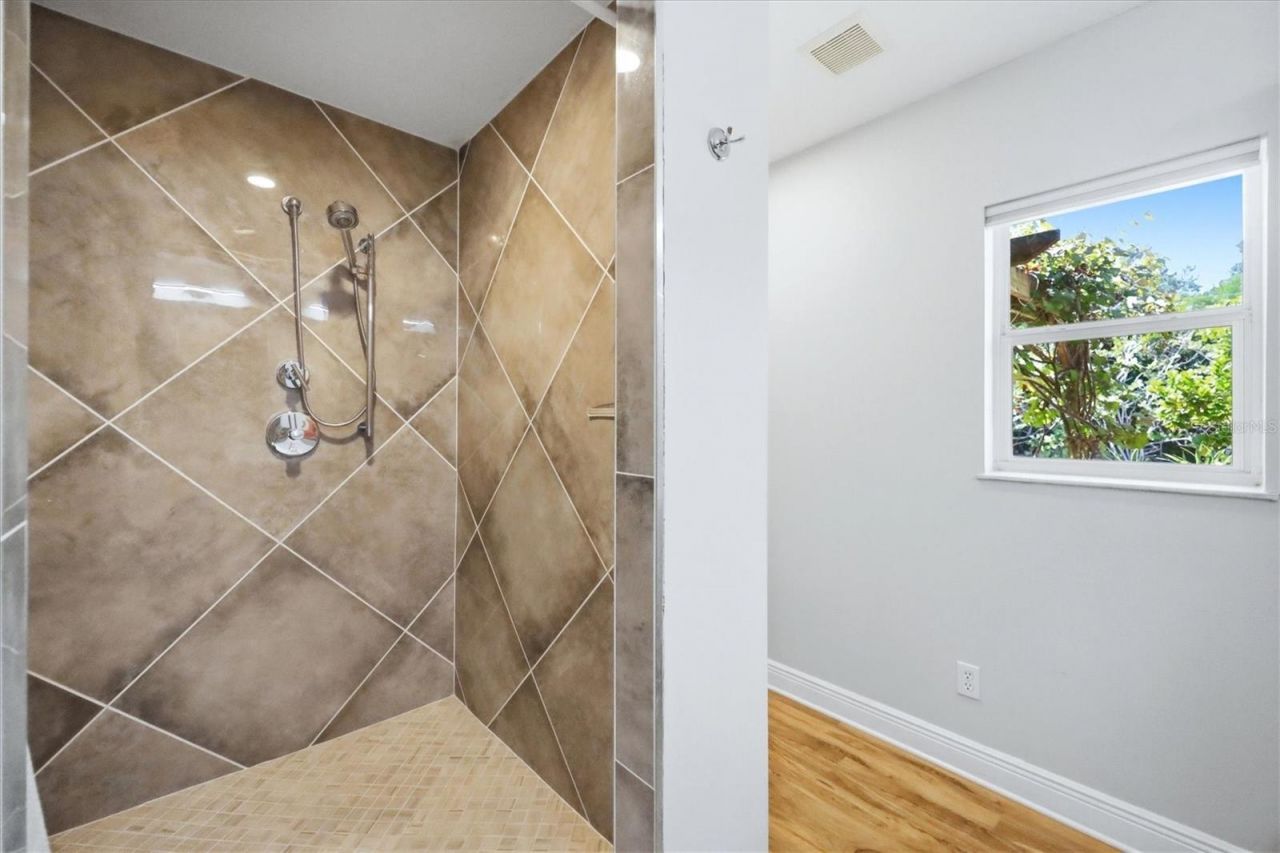 942 Virginia Drive, Sarasota, FL 34234 Photo