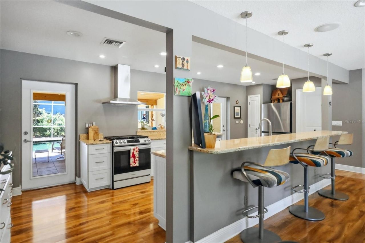 942 Virginia Drive, Sarasota, FL 34234 Photo