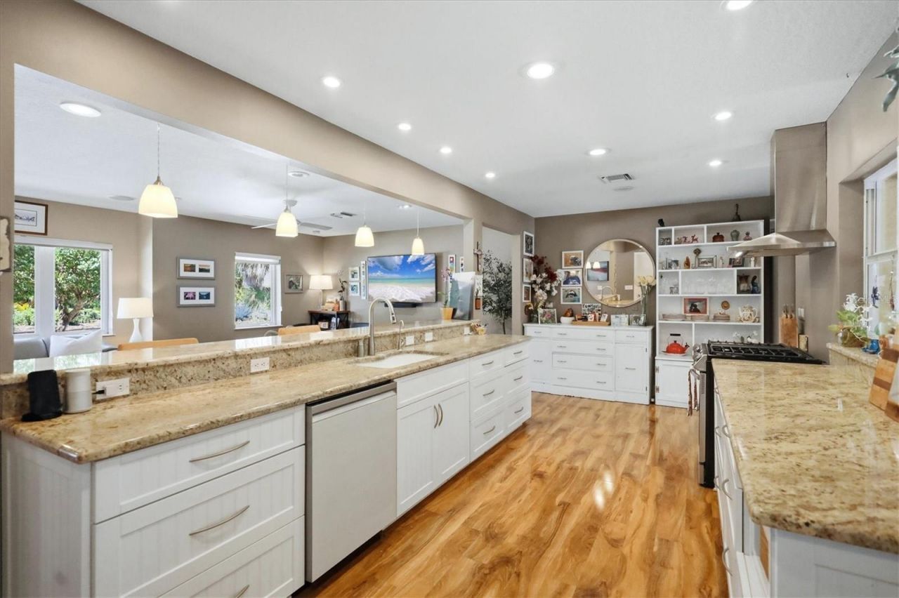 942 Virginia Drive, Sarasota, FL 34234 Photo