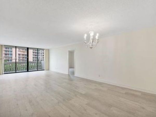 90 Edgewater Dr , Unit 514, Coral Gables, FL 33133