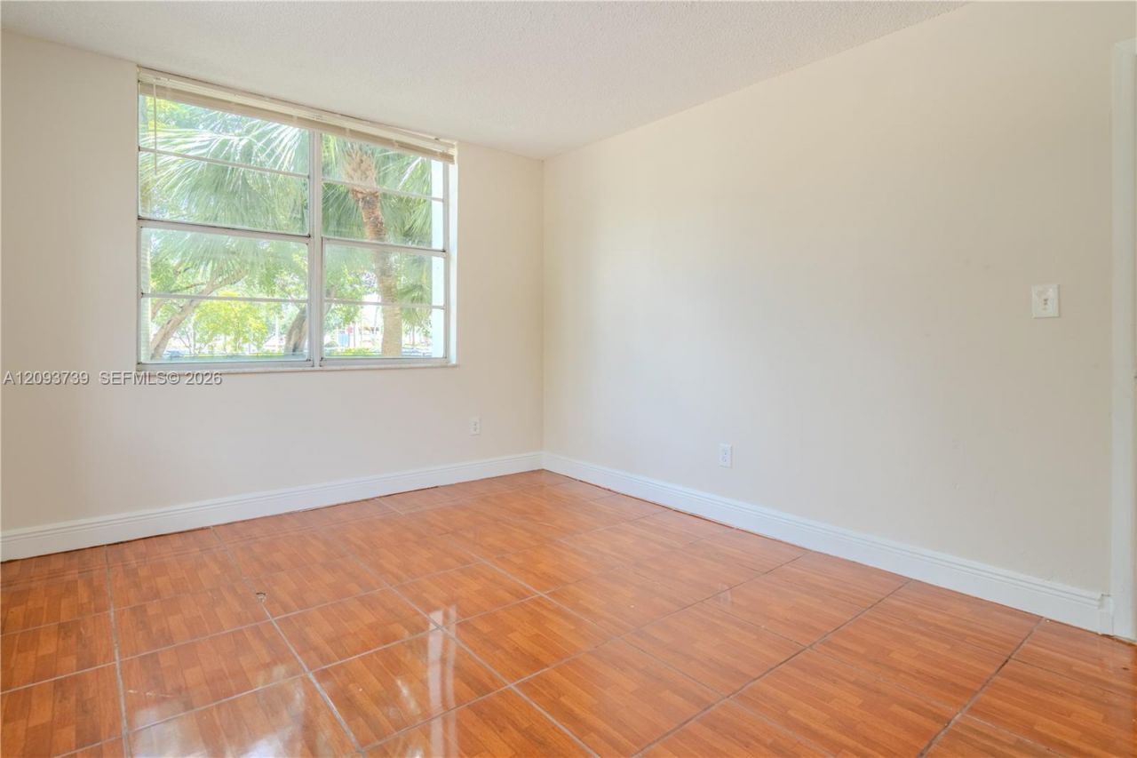 482 NW 165th St Rd , Unit A-201, Miami, FL 33169 Photo