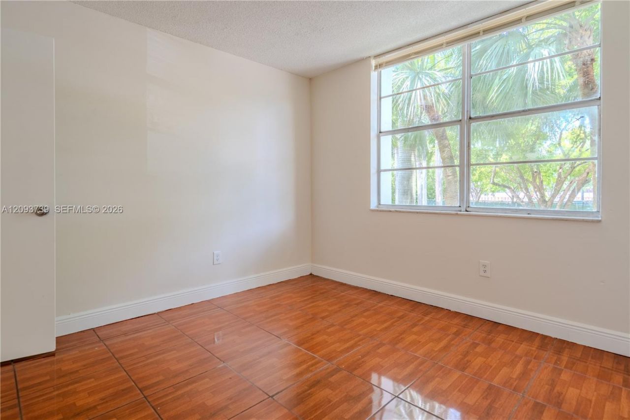 482 NW 165th St Rd , Unit A-201, Miami, FL 33169 Photo