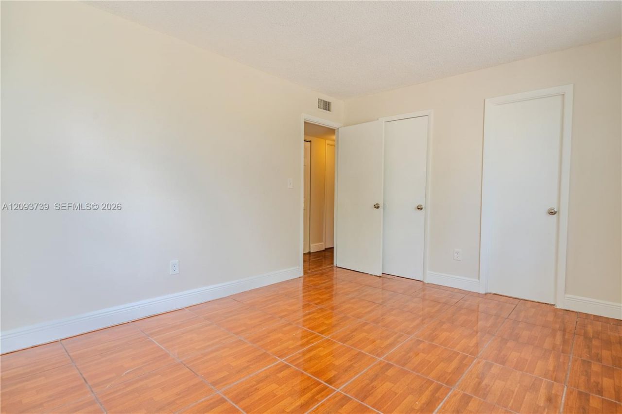 482 NW 165th St Rd , Unit A-201, Miami, FL 33169 Photo
