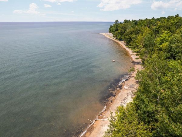11167 Lakeshore Drive, Charlevoix, MI 49720
