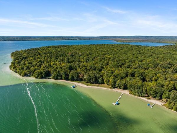 1442 Indian Point Road, Brutus, MI 49716