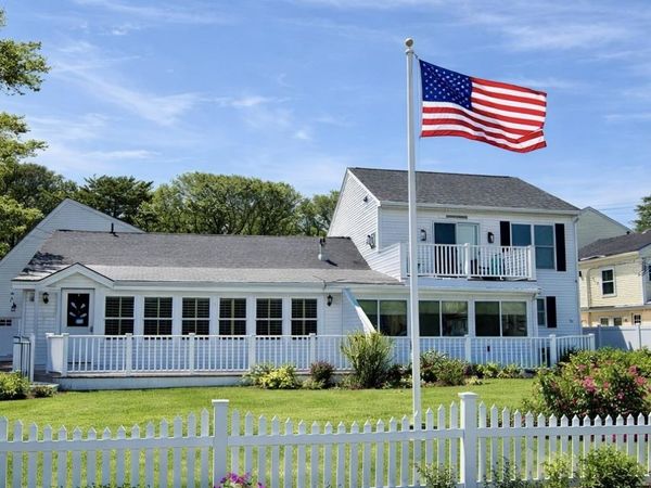 92 Kings Highway, Hampton, NH 03842
