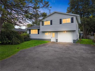 4114 Wetzel Road , Liverpool, NY 13090