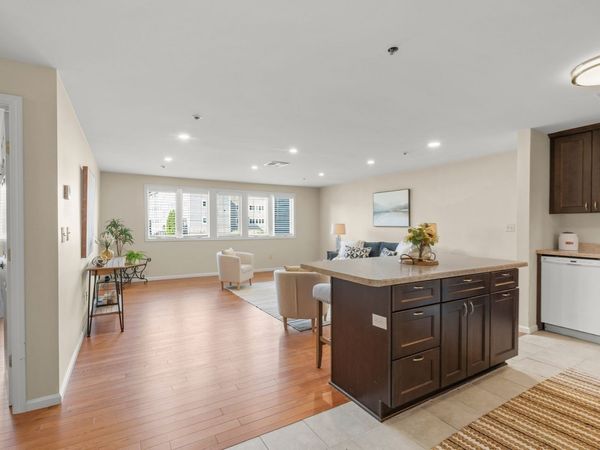 38 Dunham Rd, Unit 204, Beverly, MA 01915
