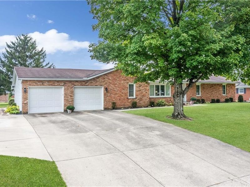 121 New Haven Drive, Urbana, OH 43078 Photo 2