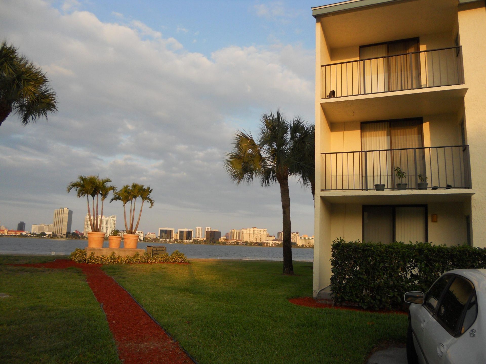 752 Executive Center Drive, Unit 112, West Palm Beach, FL 33401 Photo