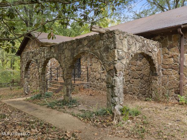 309 Wallace Drive, Coldwater, MS 38618