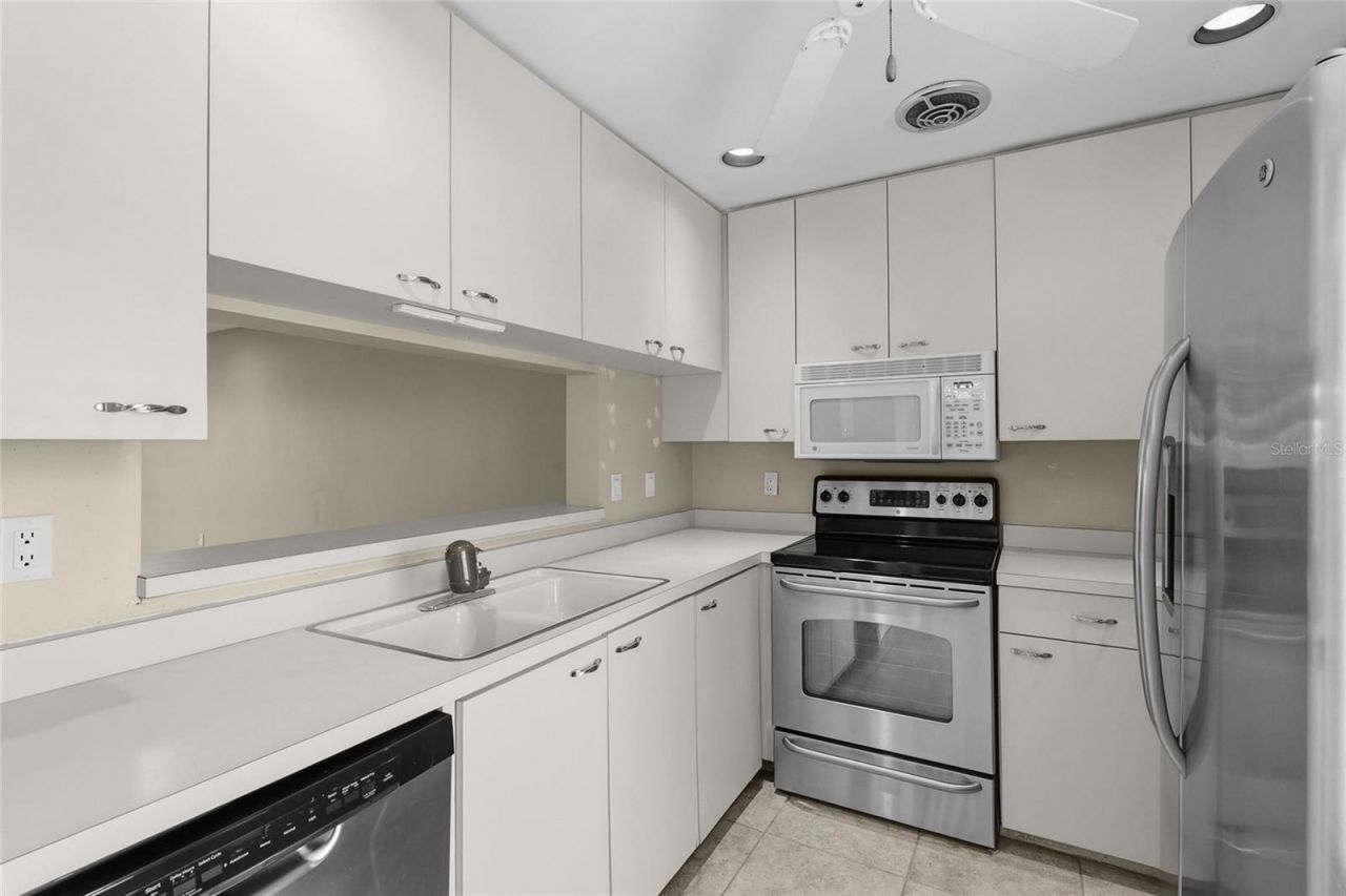 3032 Ringwood Meadow , Unit 17, Sarasota, FL 34235 Photo