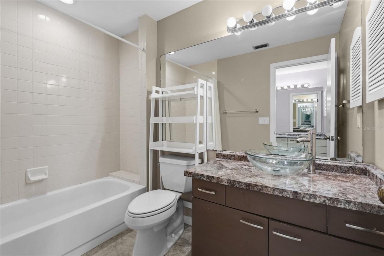 3032 Ringwood Meadow , Unit 17, Sarasota, FL 34235 Photo