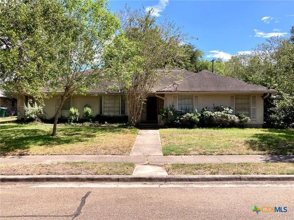 2603 Bon Aire Avenue , Victoria, TX 77901