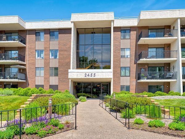 2455 Londin Lane E, Unit 322, Maplewood, MN 55119