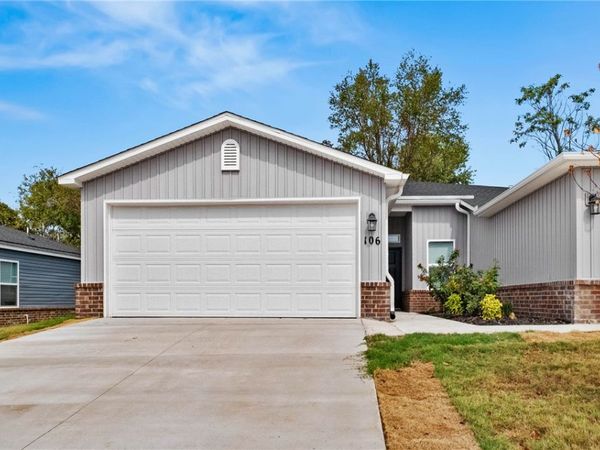 106 NW 67th Avenue, Bentonville, AR 72713