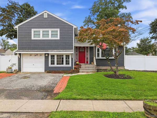 131 Fir Street , Lindenhurst, NY 11757