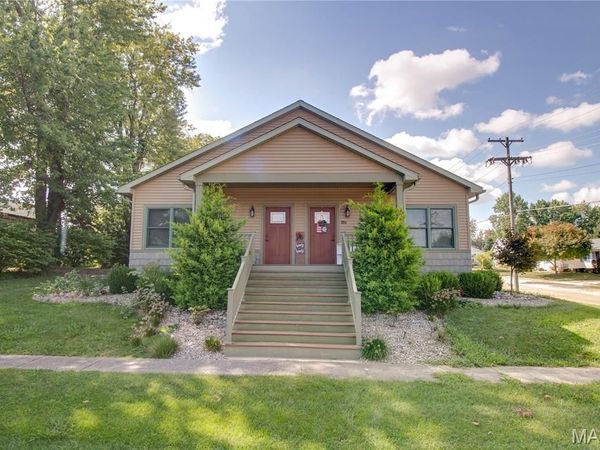 327 W Adams Street , Pittsfield, IL 62363