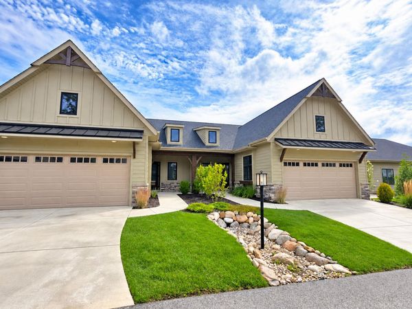 1918 W Woodglen Circle , Valparaiso, IN 46383