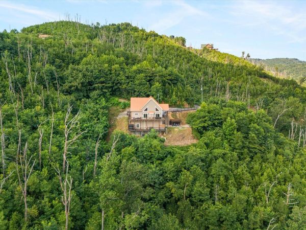 647 Kristis Place, Gatlinburg, TN 37738
