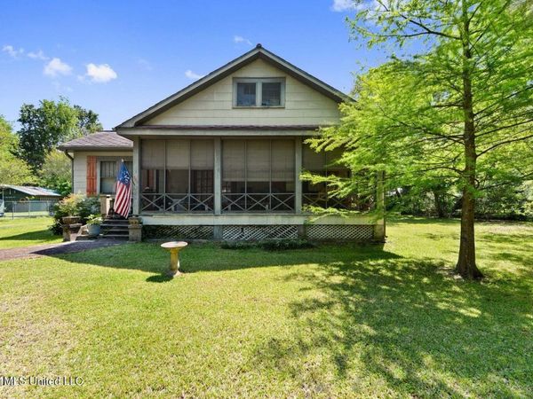 506 Ward Avenue, Ocean Springs, MS 39564