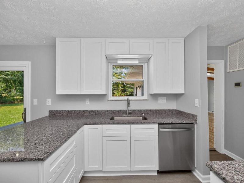 2598 McHenry Road, Goshen Township, OH 45122 Photo 8