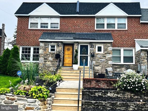 2702 E COUNTRY CLUB ROAD, PHILADELPHIA, PA 19131