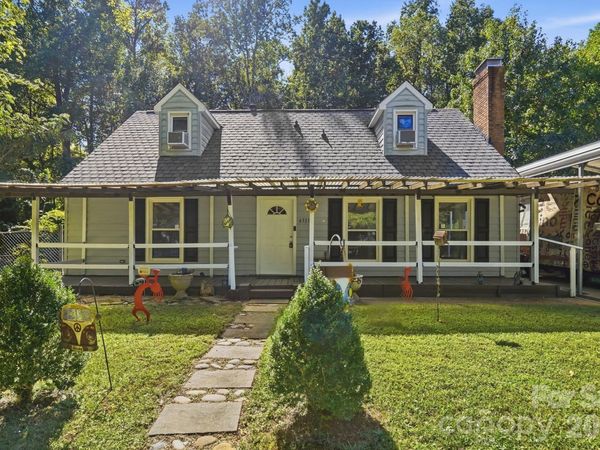 6333 Round Hill Road , Charlotte, NC 28211