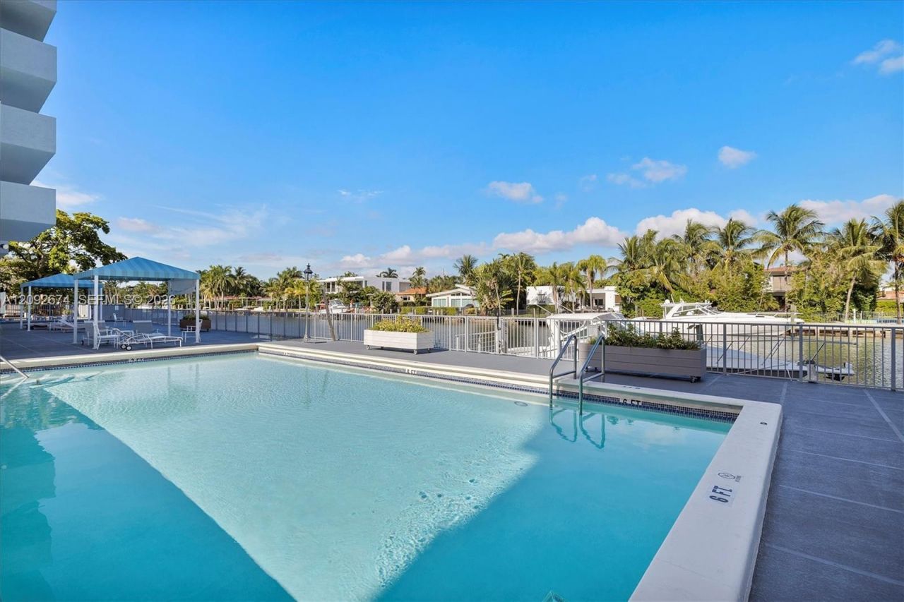 10000 W Bay Harbor Dr, Unit 501, Bay Harbor Islands, FL 33154 Photo