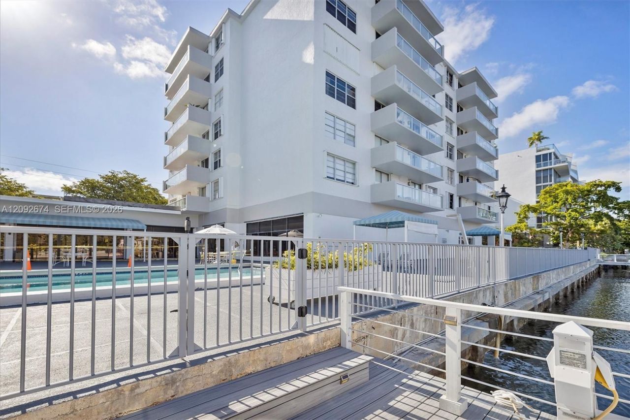 10000 W Bay Harbor Dr, Unit 501, Bay Harbor Islands, FL 33154 Photo