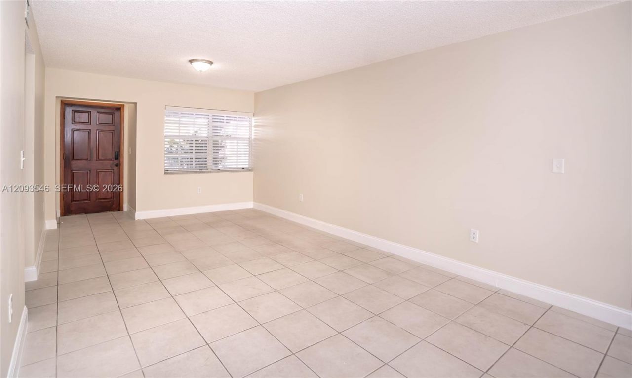 7090 NW 173rd Dr, Unit 203, Hialeah, FL 33015 Photo