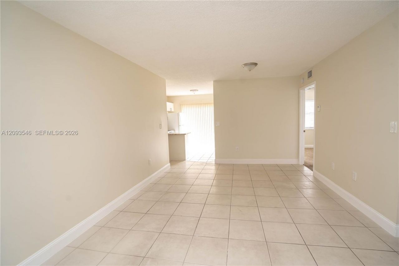 7090 NW 173rd Dr, Unit 203, Hialeah, FL 33015 Photo