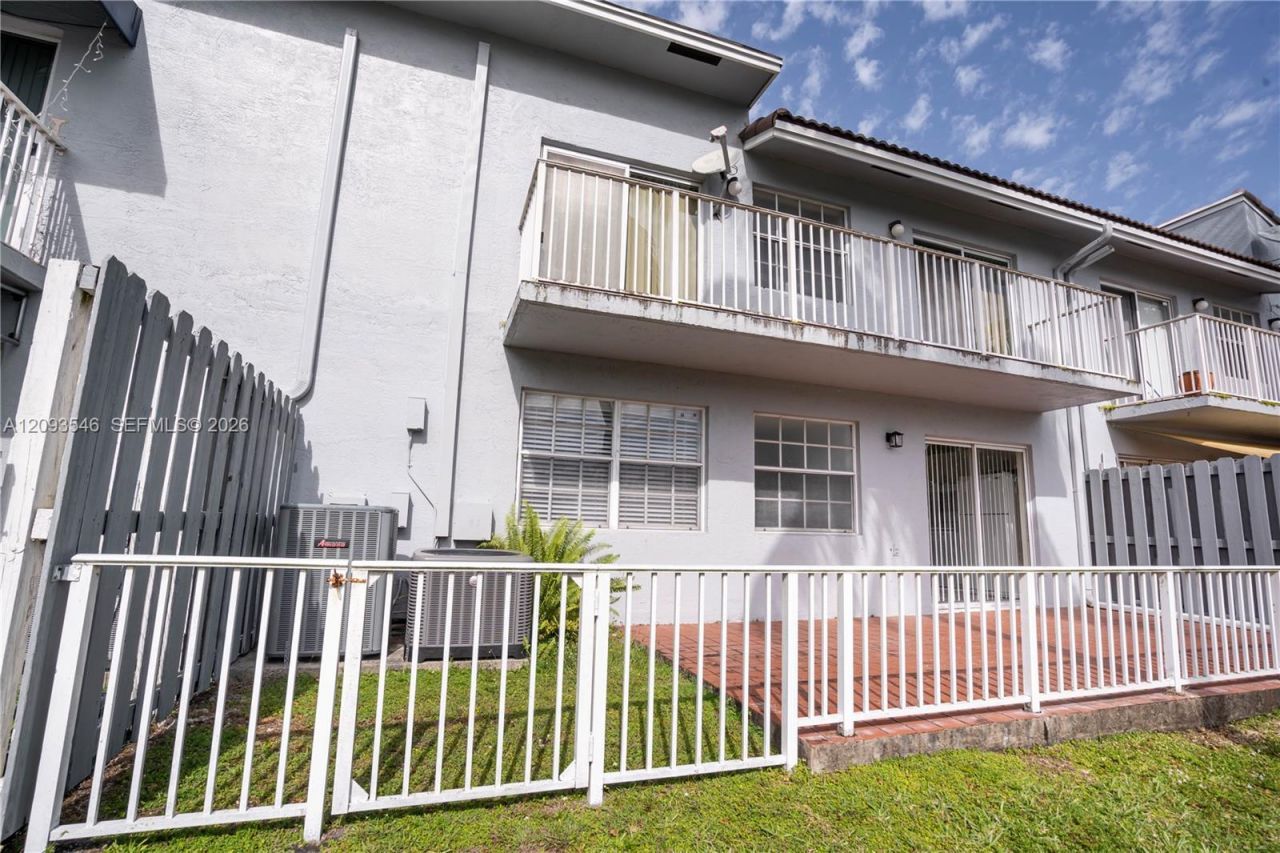 7090 NW 173rd Dr, Unit 203, Hialeah, FL 33015 Photo