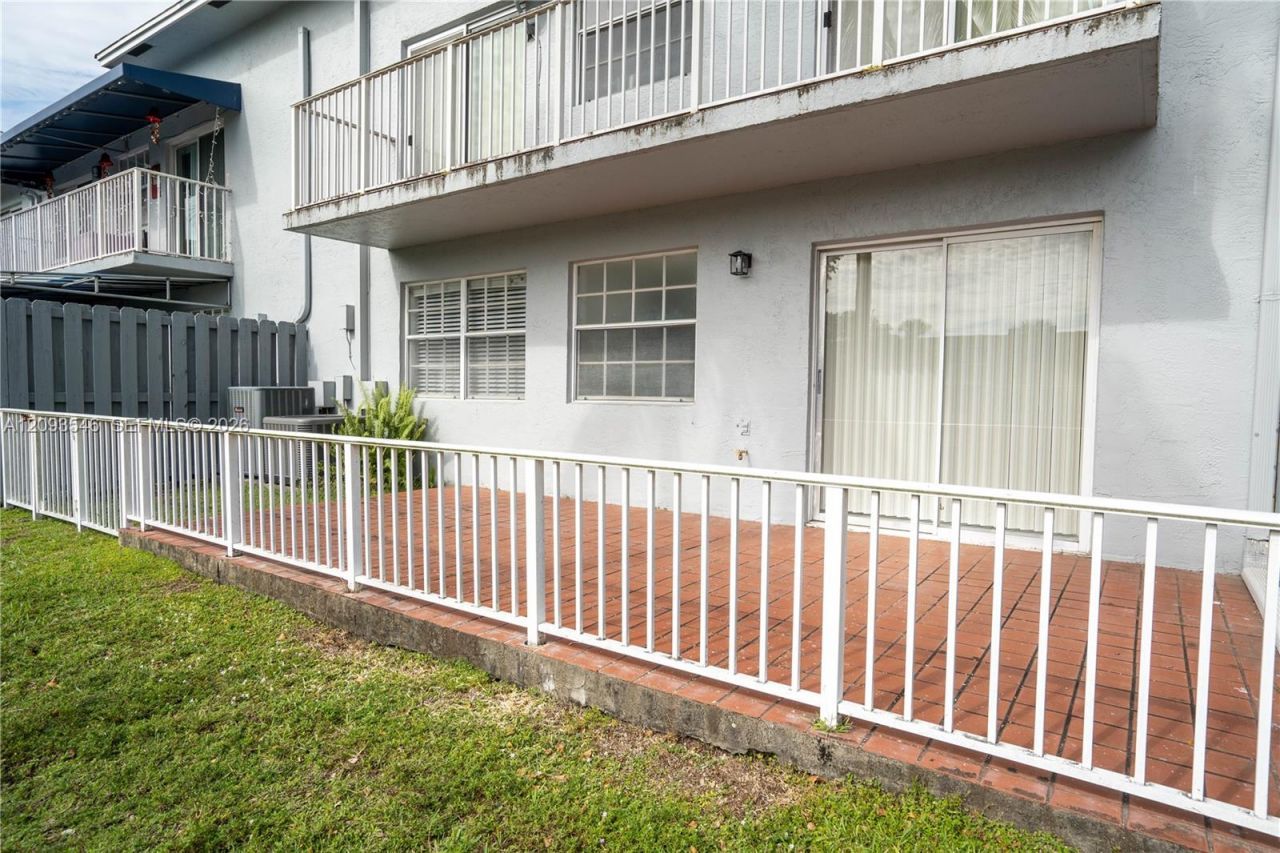 7090 NW 173rd Dr, Unit 203, Hialeah, FL 33015 Photo