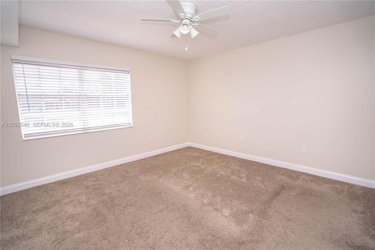 7090 NW 173rd Dr, Unit 203, Hialeah, FL 33015 Photo