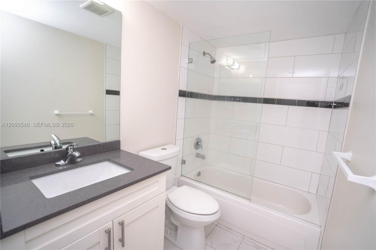 7090 NW 173rd Dr, Unit 203, Hialeah, FL 33015 Photo