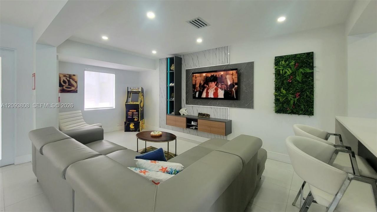 7181 Sheridan St, Hollywood, FL 33024 Photo
