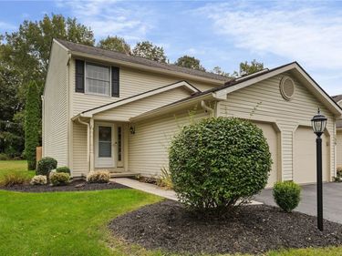 141 Courtshire Lane , Penfield, NY 14526